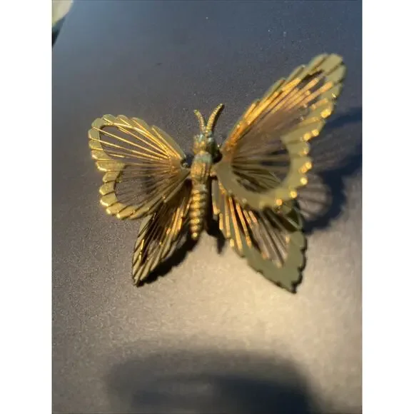 Vintage Signed MONET Gold Tone Wire Work Butterfly Brooch Pin 3D - Picture 3 of 6